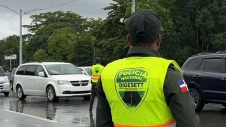 Agente-de-la-Digesett-en-la-via.-Imagen-de-referencia