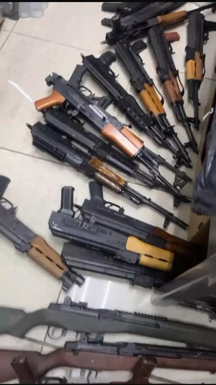 Armas-incautadas-en-Haina-Oriental