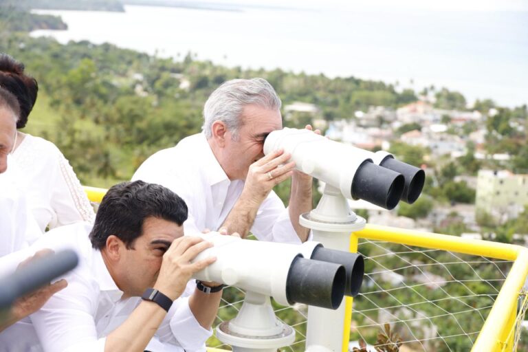Presidente-Abinader-y-Wellington-Arnaud-dejan-inaugurado-acueducto-Miches-Zona-Turistica-provincia-El-Seibo