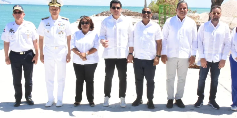 David-Collado-inicia-terminal-de-cruceros-en-Barahona