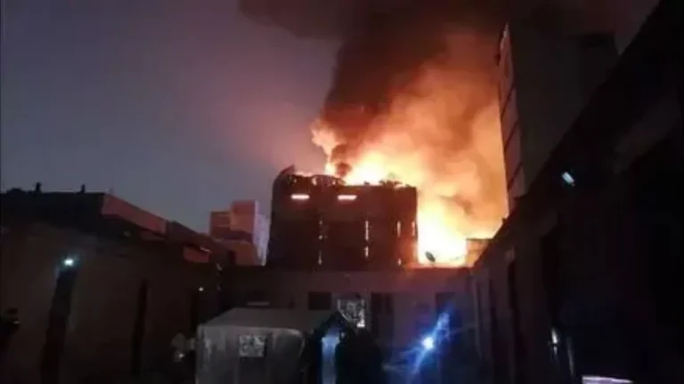 Incendio-afecta-edificio-en-Cercano-de-Lima