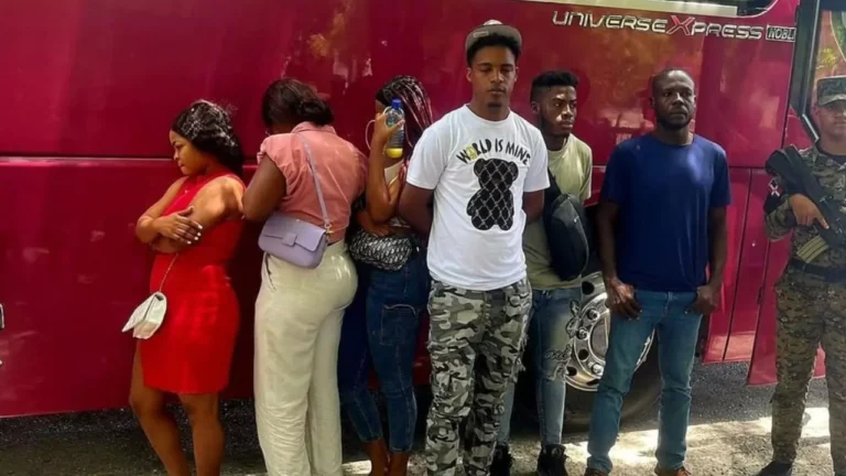 Chofer-de-autobus-del-transporte-publico-detenido-por-transportar-indocumentados