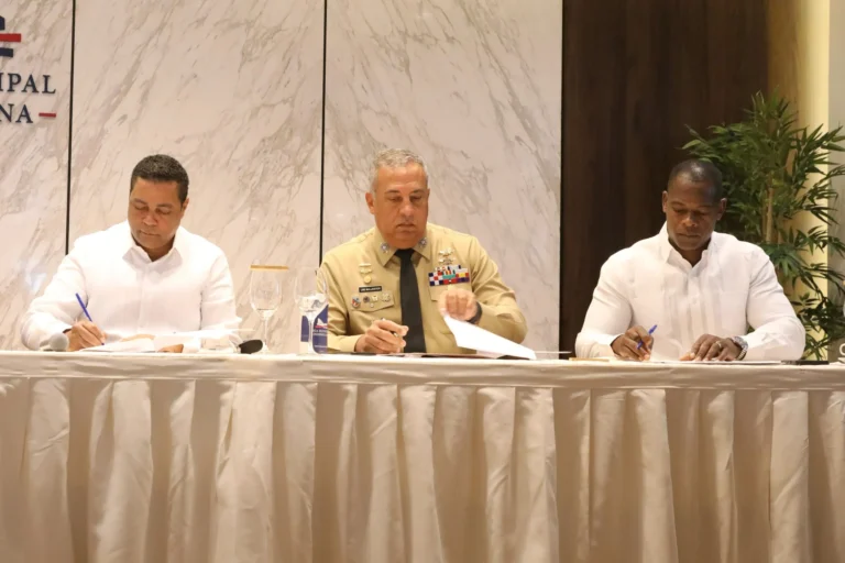 FIRMA-incluye-a-Nelson-Nunez-de-FEDOMI-scaled