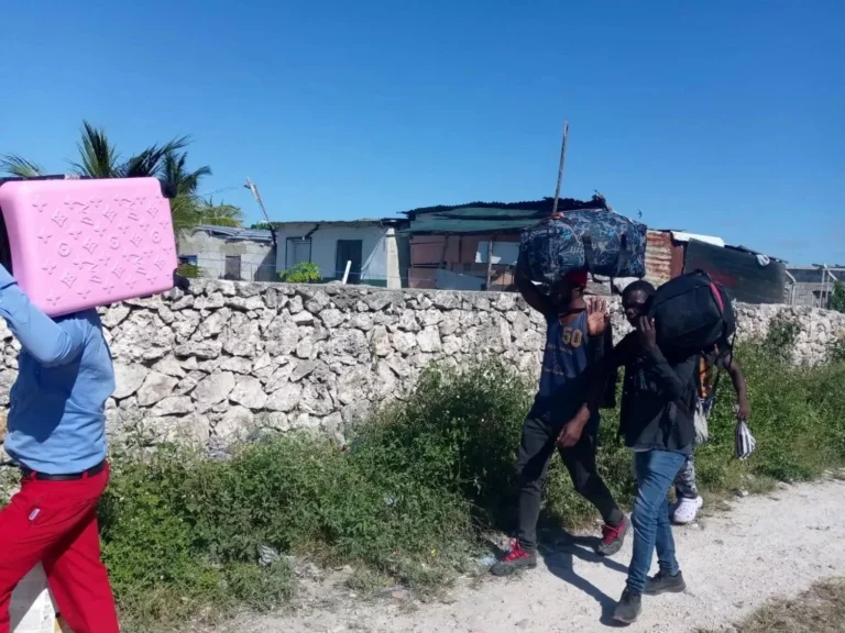 Haitianos-regresan-a-su-pais