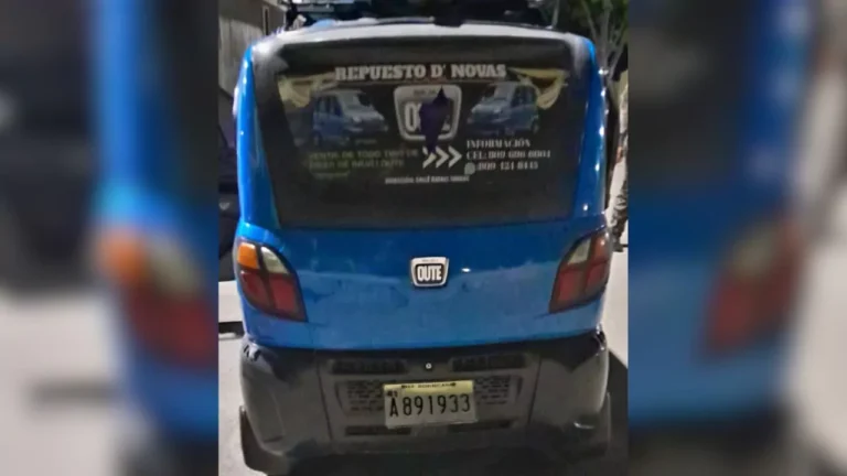 Vehiculo-en-el-que-eran-trasladados-los-inmigrantes