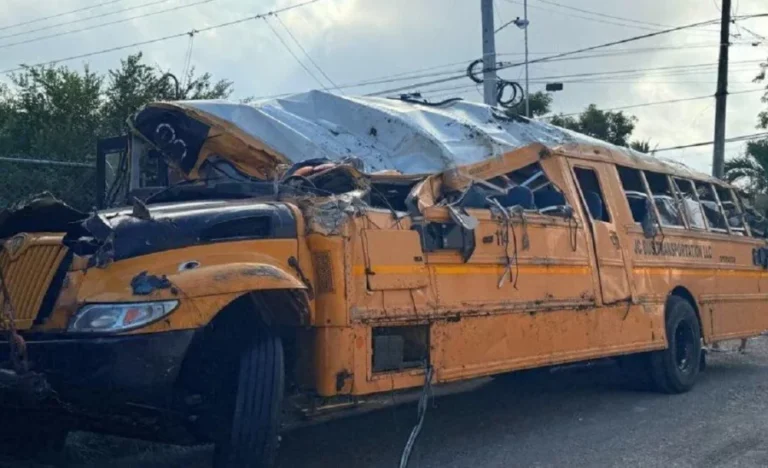 Autobus-accidentado-en-Moca-900x548