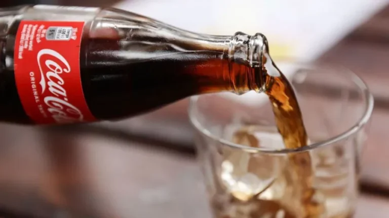 Botella-de-coca-cola-900x506