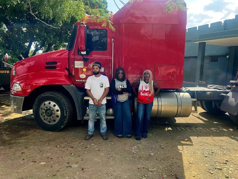 Conductor-de-patana-detenido-transportando-extranjeras-en-situacion-migratoria-irregular-en-Elias-Pina