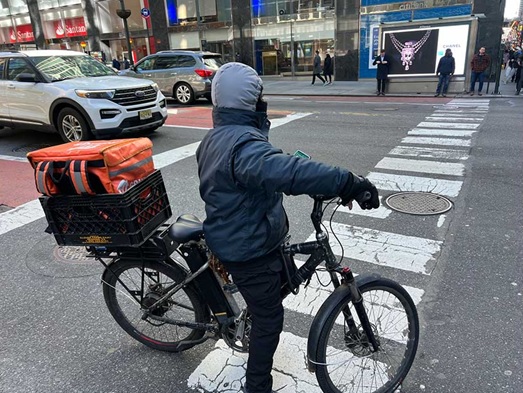 zzzzzzzzzzzzzzzzzzzzzzz-Conductores-bicicletas-electricas-en-NYC-podrian-caer-en-mano-Inmigracion