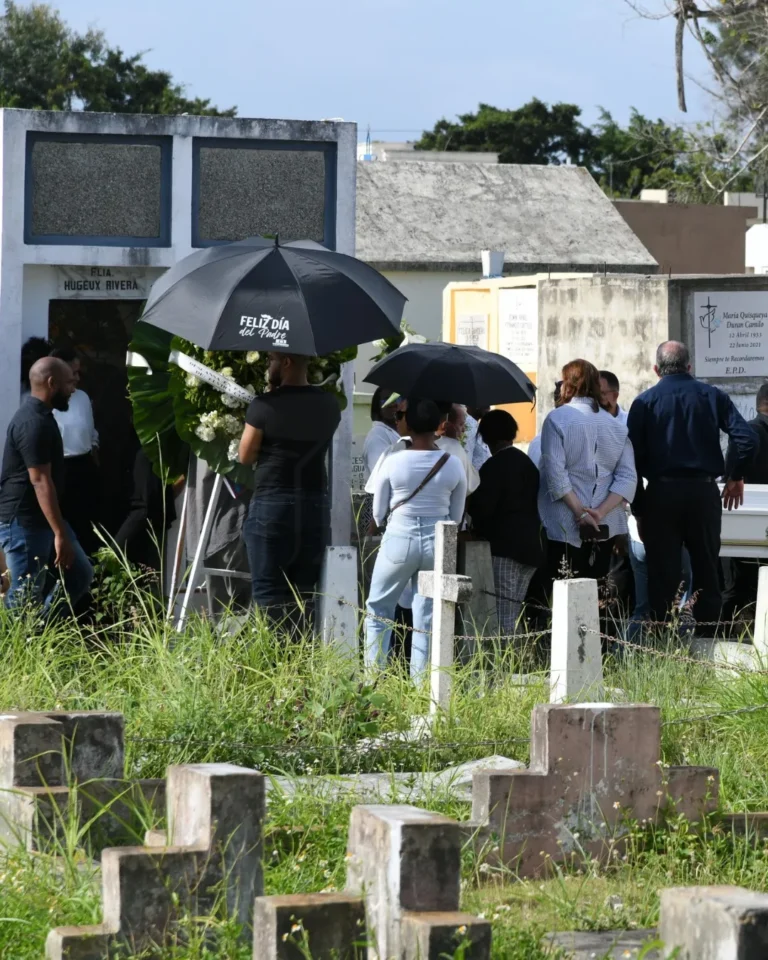 EnImagenesLD-En-una-ceremonia-privada-la-familia-de-Angelita-Curiel-mejor-conocida-como-La