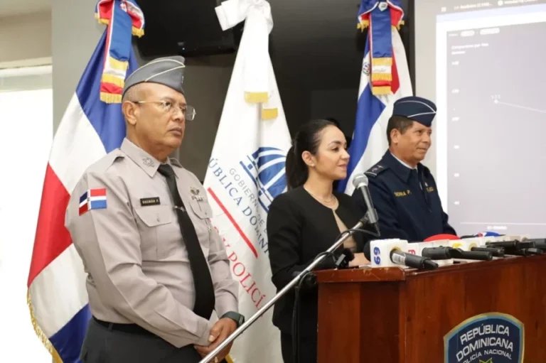 Rueda-de-prensa-Faride-Raful-900x599