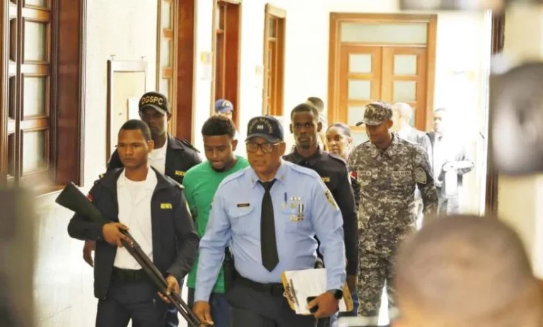 alex-paquete-en-el-palacio-de-justicia