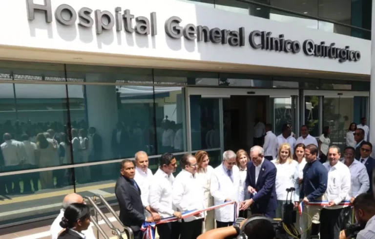 ABINADER-INAUGURA-CIUDAD-SANITARIA-900x574