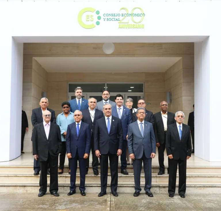 ABINADER-Y-EMPRESARIO-scaled-1