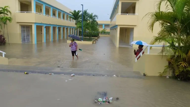 Vista-de-una-escuela-inundada