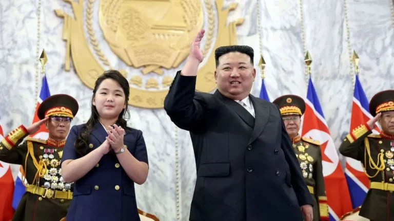 cnne-1450314-230908193354-01-kim-jong-un-parade-0909