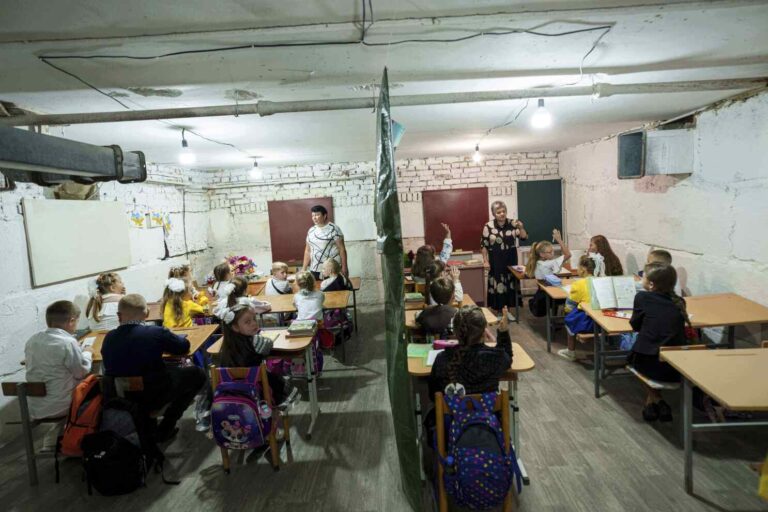 UCRANIA-GUERRA-ESCUELAS EN SÓTANOS