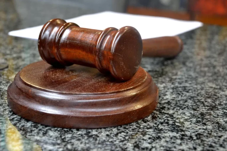 mallete-de-la-justicia-02