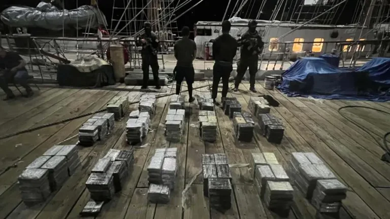 operacion-conjunta-incautan-448-paquetes-de-drogas-en-bani-1f33d47a-focus-0-0-896-504