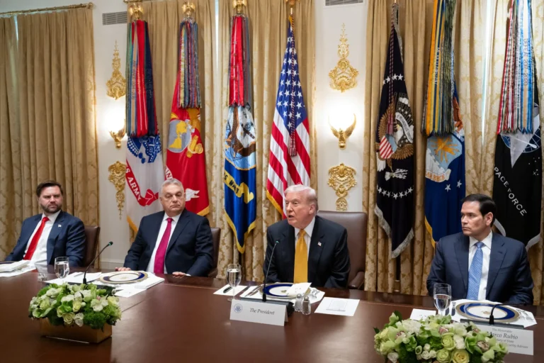 AFP__20251107__83F64YB__v1__HighRes__HungarianPmOrbanMeetsUsPresidentTrump-scaled