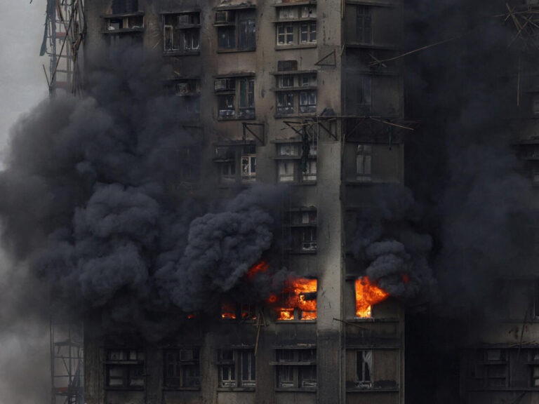 2025-11-27T022949Z-640394369-RC2P4IAOL1EO-RTRMADP-3-HONGKONG-FIRE