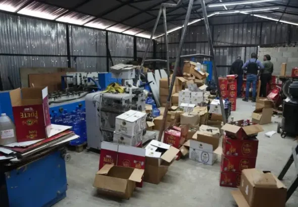CECCOM-desmantela-red-de-alcohol-adulterado-e-imprenta-industrial-en-Santiago-golpe-economico-s-2