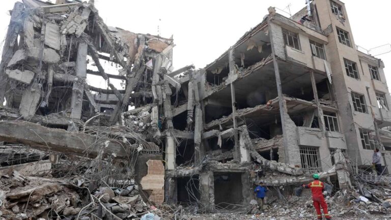 escombros-iran-efe-7513152fbd449162b3e0ba9e177350e0db202816w-d358887d-focus-0-0-1200-675