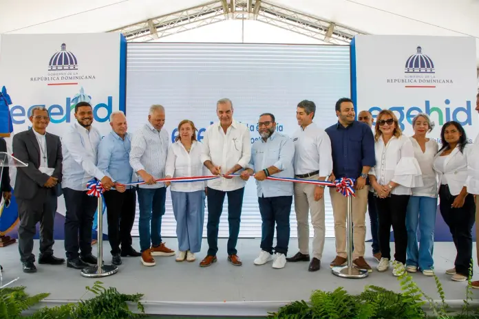 Abinader-inaugura-carretera-que-conecta-al-distrito-municipal-de-Tavera-con-Jarabacoa