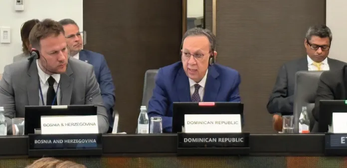 Valdez-Albizu-en-conferencia-internacional-sobre-cibercrimen