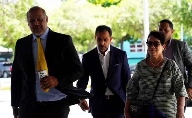 Antonio-Espaillat-y-su-hermana-Maribel-Espaillat-a-su-llegada-a-la-Procuraduria-General-650x400-1