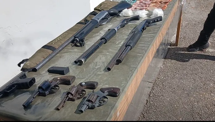 PN-ocupa-siete-armas-presunta-cocaina-en-operativos-en-Barahona-y-San-Juan