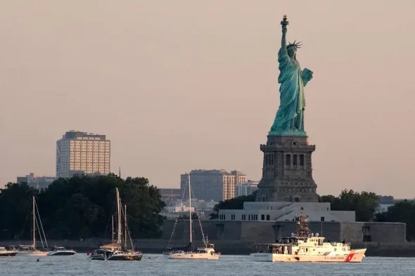 State_of_Liberty_AP_26185406932412_NAT_0704