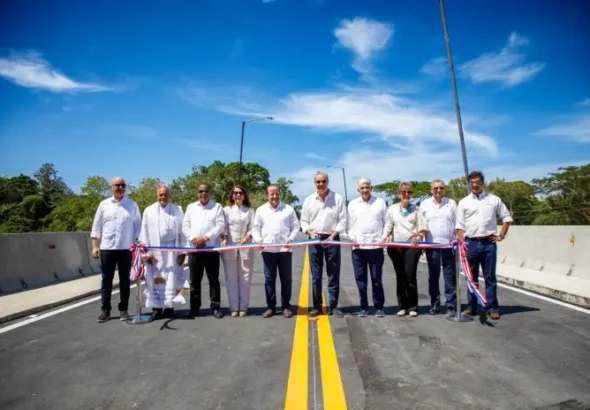 Abinader-inaugura-nuevo-puente-sobre-el-rio-Camu-construido-en-cinco-meses-2