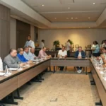 Reunion-con-el-ministro-de-Industria-y-comercio-Sanz-Lovaton-900x584