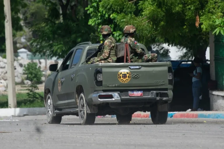 Policias_Haiti